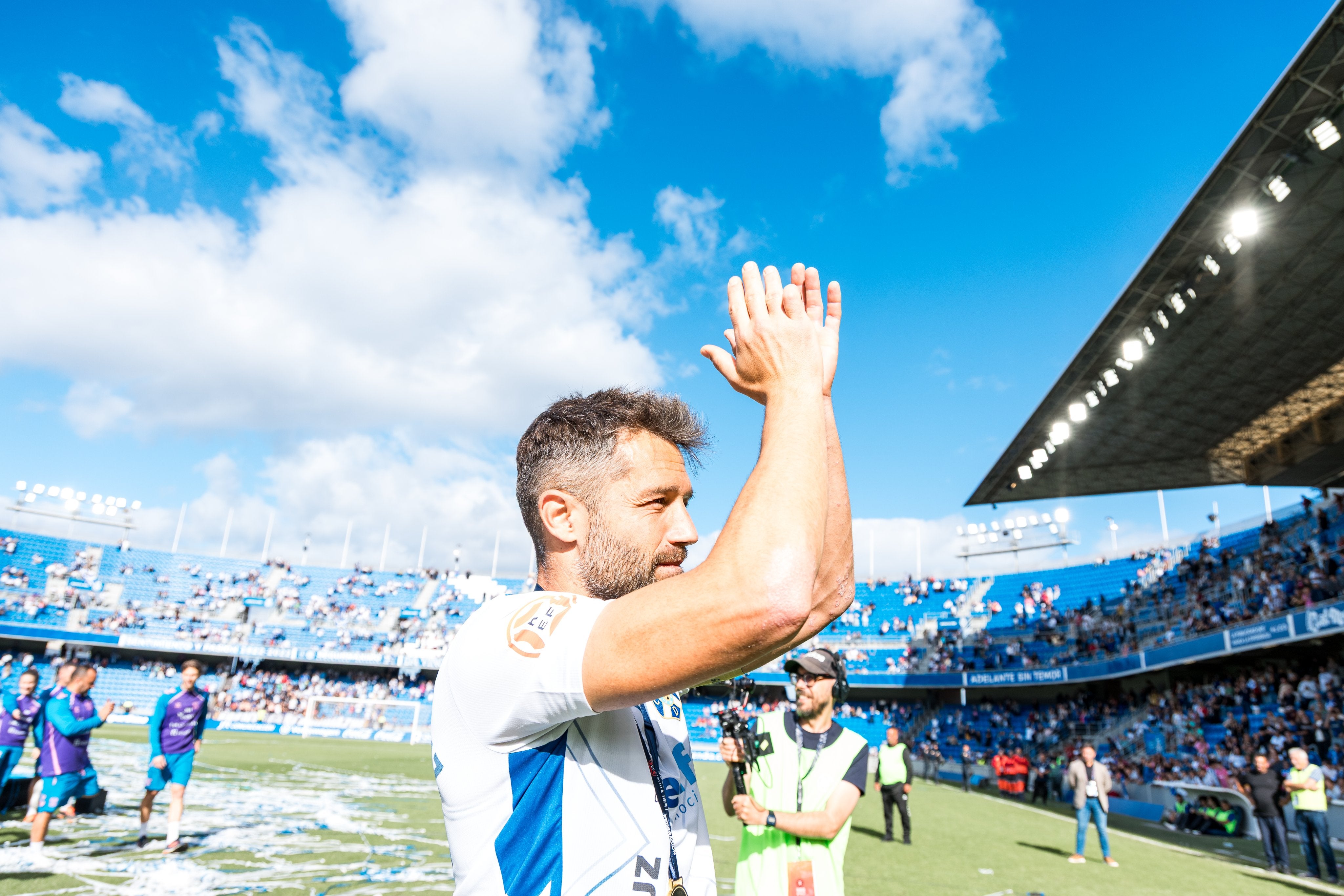 Aitor Sanz cuelga las botas: la leyenda del CD Tenerife seguirá defendiendo el escudo desde el banquillo Aitor Sanz cuelga las botas: la leyenda del CD Tenerife seguirá defendiendo el escudo desde el banquillo