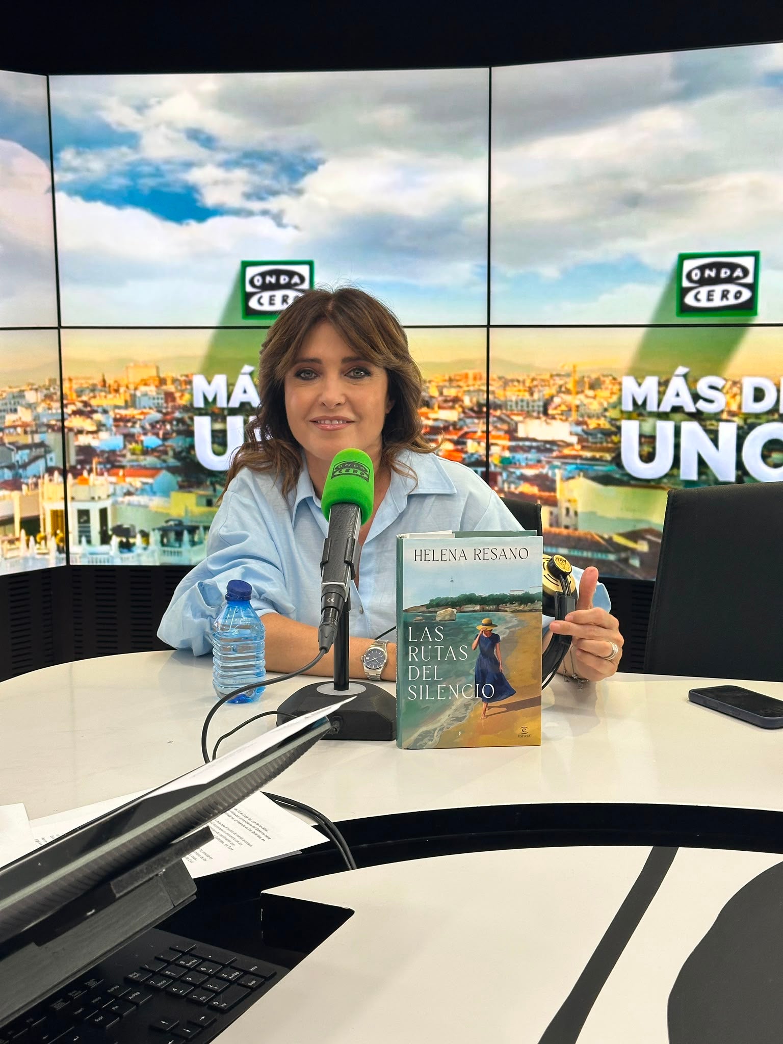Helena Resano debuta como novelista con 'Las rutas del silencio': "Es una historia a dos tiempos de una madre que quiere que su hija entienda quién es realmente" Helena Resano debuta como novelista con 'Las rutas del silencio': "Es una historia a dos tiempos de una madre que quiere que su hija entienda quién es realmente"