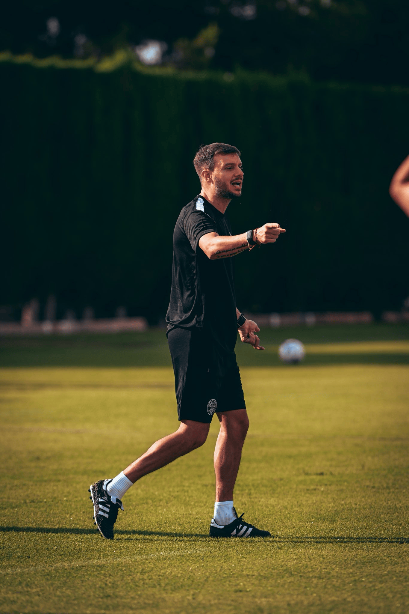 Martín Anselmi, técnico del Elche, en un entrenamiento de pretemporada. Martín Anselmi, técnico del Elche, en un entrenamiento de pretemporada.