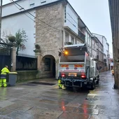 El concello de Santiago confirma la multa de más de 20.000 euros a Urbaser por incumplimientos del contrato de recogida de basura El concello de Santiago confirma la multa de más de 20.000 euros a Urbaser por incumplimientos del contrato de recogida de basura