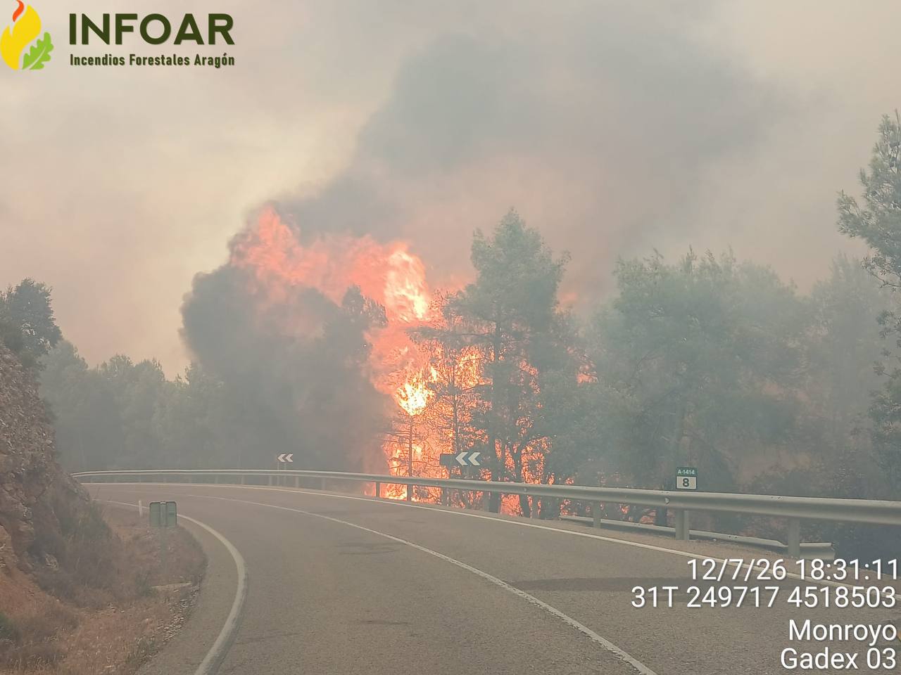 Más de 300 efectivos luchan contra el incendio en Matarraña Más de 300 efectivos luchan contra el incendio en Matarraña