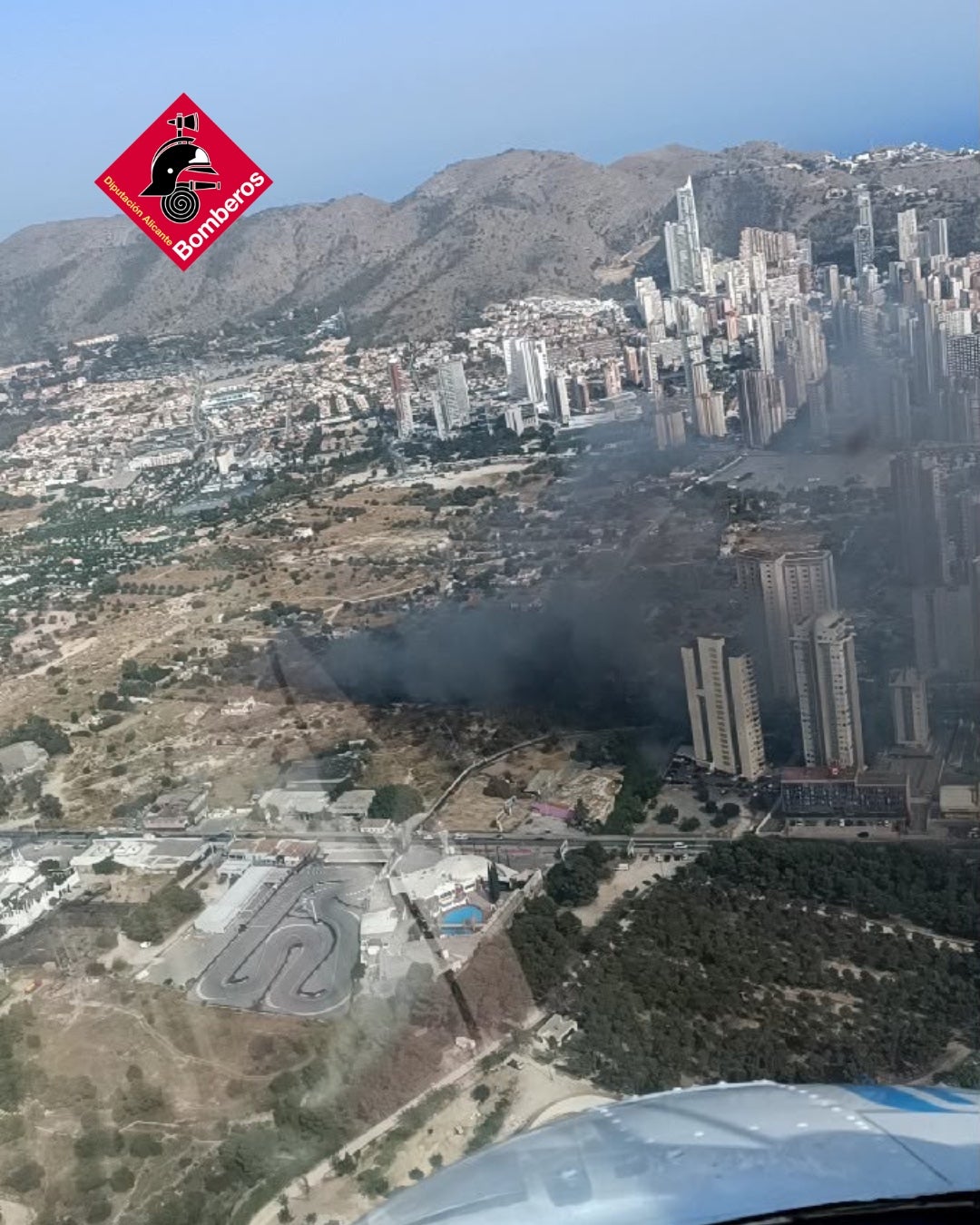 Extinguido el incendio declarado el domingo en la partida Armanello de Benidorm Extinguido el incendio declarado el domingo en la partida Armanello de Benidorm