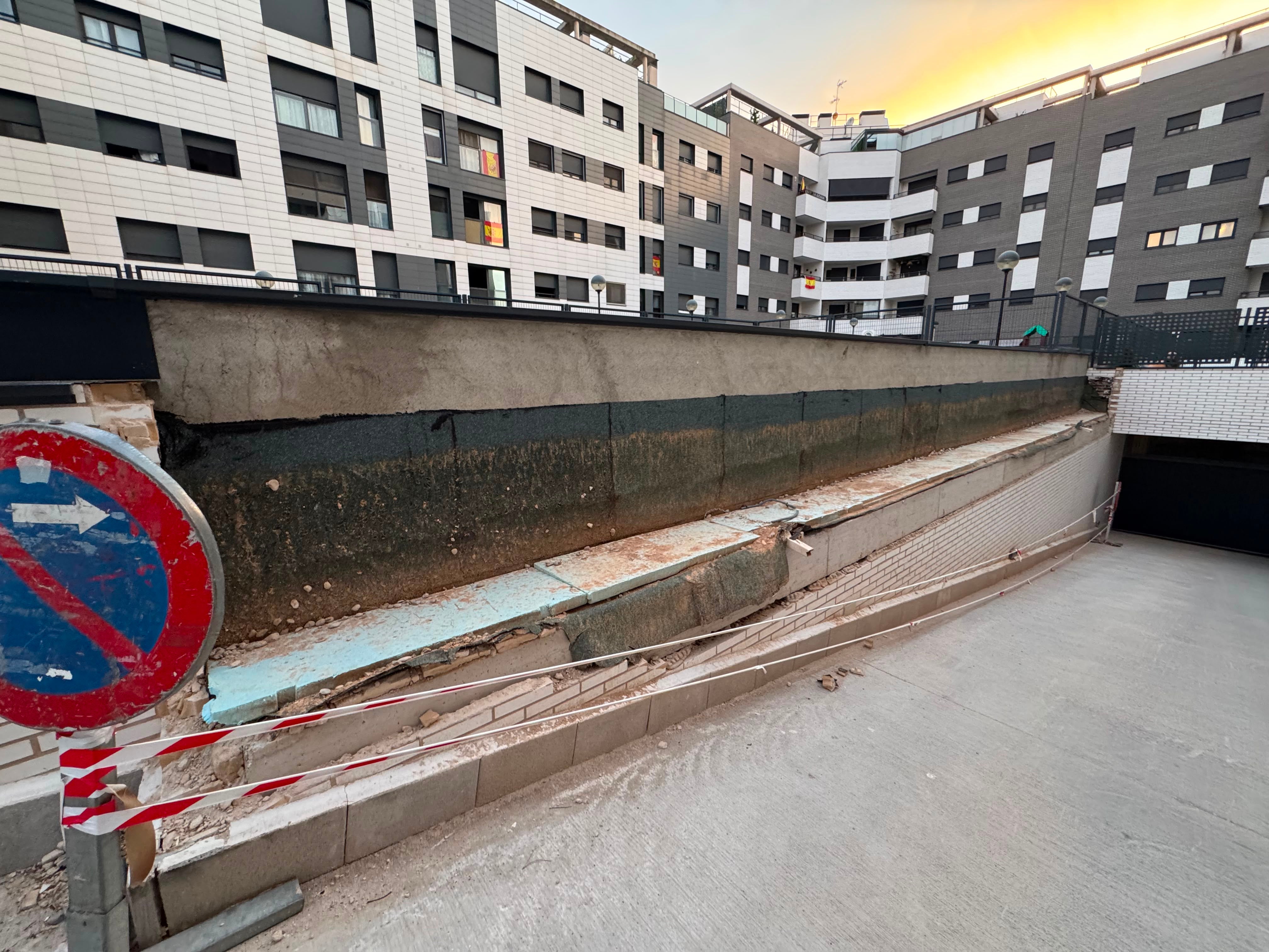 Los vecinos de una promoción de vivienda pública de Azuqueca valoran acciones legales por deficiencias constructivas Los vecinos de una promoción de vivienda pública de Azuqueca valoran acciones legales por deficiencias constructivas