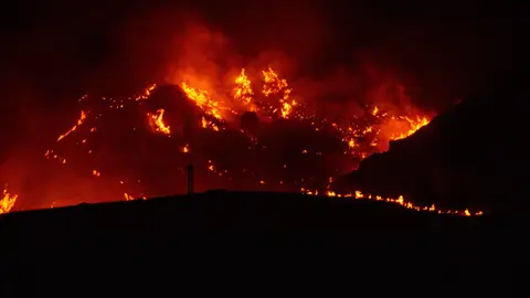 Imágenes nocturnas del incendio forestal de los Gallardos (Almería) Imágenes nocturnas del incendio forestal de los Gallardos (Almería)