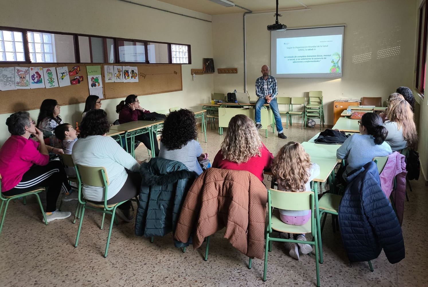 El IES ‘Las Sabinas’ de El Bonillo ha desarrollado un proyecto que ayuda al alumnado a desconectar del móvil y conectar entre sí El IES ‘Las Sabinas’ de El Bonillo ha desarrollado un proyecto que ayuda al alumnado a desconectar del móvil y conectar entre sí