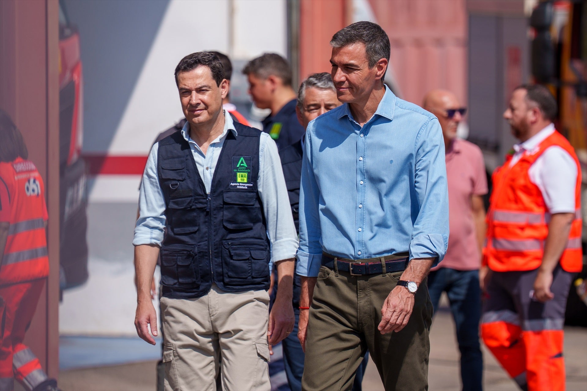 El presidente del Gobierno, Pedro Sánchez (d), y el de la Junta de Andalucía, Juanma Moreno El presidente del Gobierno, Pedro Sánchez (d), y el de la Junta de Andalucía, Juanma Moreno