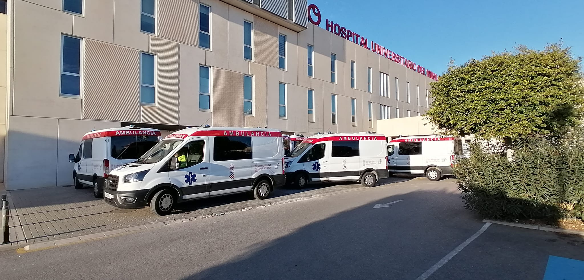 UGT y CCOO reclaman zonas de sombra para estacionar ambulancias en hospitales de Elche y Elda UGT y CCOO reclaman zonas de sombra para estacionar ambulancias en hospitales de Elche y Elda
