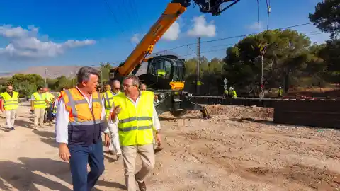 La tranviarización y duplicación de la vía del TRAM incorporará tres nuevos cruces semafóricos y un paso de vehículos de emergencia La tranviarización y duplicación de la vía del TRAM incorporará tres nuevos cruces semafóricos y un paso de vehículos de emergencia