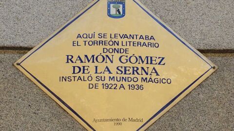 Placa Ram&oacute;n G&oacute;mez de la Serna