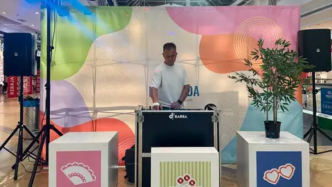 El Centro Comercial Rosaleda da el pistoletazo de salida a "Disfrutón", su completa campaña de verano con apertura diaria y eventos para toda la familia El Centro Comercial Rosaleda da el pistoletazo de salida a "Disfrutón", su completa campaña de verano con apertura diaria y eventos para toda la familia