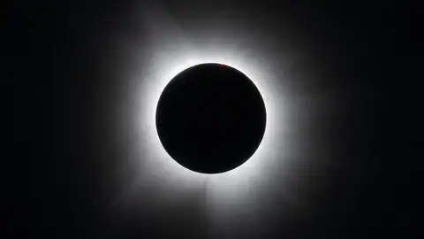 Un eclipse solar total se observa en Dallas, Texas, el lunes 8 de abril de 2024. Un eclipse solar total atravesó una estrecha porción del continente norteamericano desde la costa del Pacífico de México hasta la costa atlántica de Terranova, Canadá. Un eclipse solar parcial fue visible en todo el continente norteamericano, así como en partes de Centroamérica y Europa Un eclipse solar total se observa en Dallas, Texas, el lunes 8 de abril de 2024. Un eclipse solar total atravesó una estrecha porción del continente norteamericano desde la costa del Pacífico de México hasta la costa atlántica de Terranova, Canadá. Un eclipse solar parcial fue visible en todo el continente norteamericano, así como en partes de Centroamérica y Europa