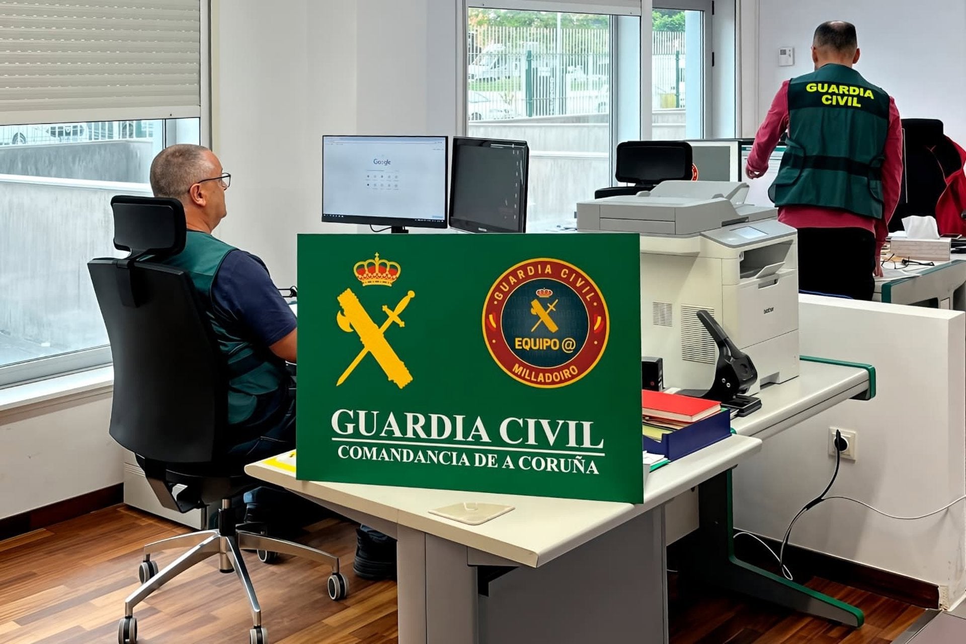 La Guardia Civil desarticula un grupo que estafaba a hosteleros en la provincia al hacerse pasar por la compañía de la luz La Guardia Civil desarticula un grupo que estafaba a hosteleros en la provincia al hacerse pasar por la compañía de la luz