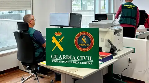 La Guardia Civil desarticula un grupo que estafaba a hosteleros en la provincia al hacerse pasar por la compañía de la luz La Guardia Civil desarticula un grupo que estafaba a hosteleros en la provincia al hacerse pasar por la compañía de la luz