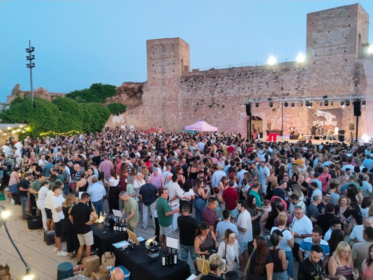 El Tardeo con la DO se adelanta al último viernes de julio para brindar en el Patio de Armas de Requena El Tardeo con la DO se adelanta al último viernes de julio para brindar en el Patio de Armas de Requena