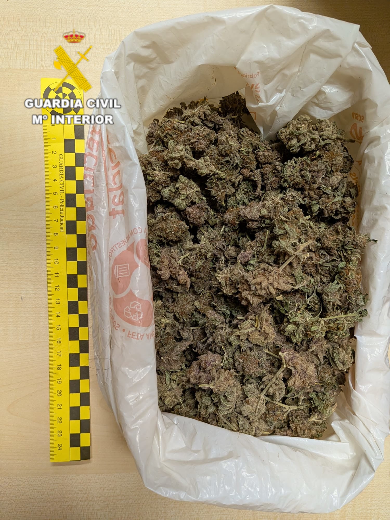 Detenido en Almassora con 120 gramos de marihuana tras un control de la Guardia Civil Detenido en Almassora con 120 gramos de marihuana tras un control de la Guardia Civil