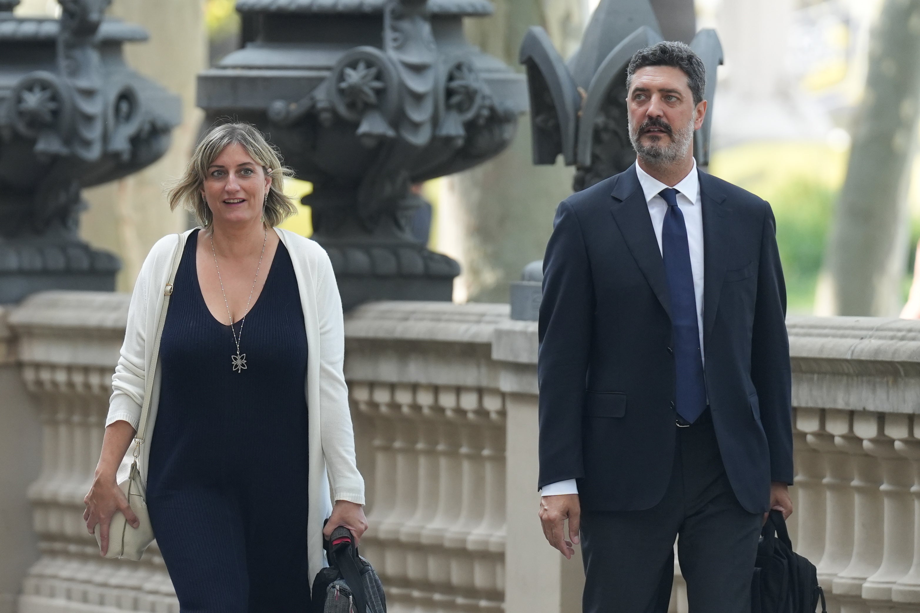 La exconsellera de Salud, Alba Vergés, y su abogado Mariano Bergés La exconsellera de Salud, Alba Vergés, y su abogado Mariano Bergés
