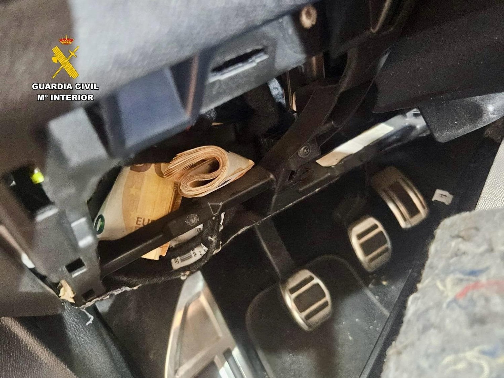 Detenido el supuesto autor del robo de 9.000 euros de un vehículo de una empresa recaudadora en Jarandilla Detenido el supuesto autor del robo de 9.000 euros de un vehículo de una empresa recaudadora en Jarandilla
