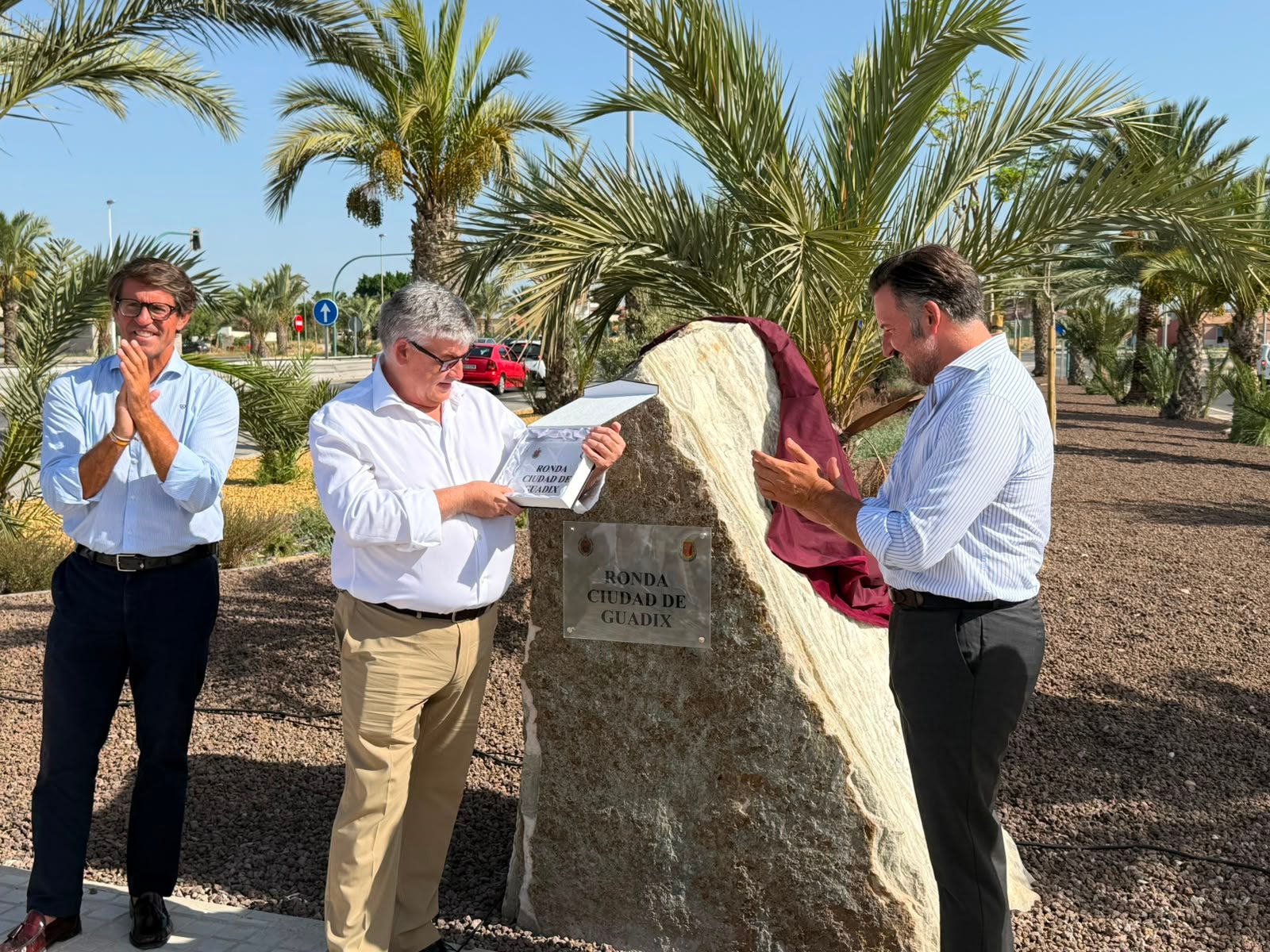 Elche inaugura Ronda Ciudad de Guadix en homenaje a los ciudadanos del municipio que vinieron a la ciudad Elche inaugura Ronda Ciudad de Guadix en homenaje a los ciudadanos del municipio que vinieron a la ciudad