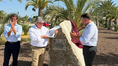 Elche homenajea a los accitanos con la inauguración de la Ronda Ciudad de Guadix. Elche homenajea a los accitanos con la inauguración de la Ronda Ciudad de Guadix.