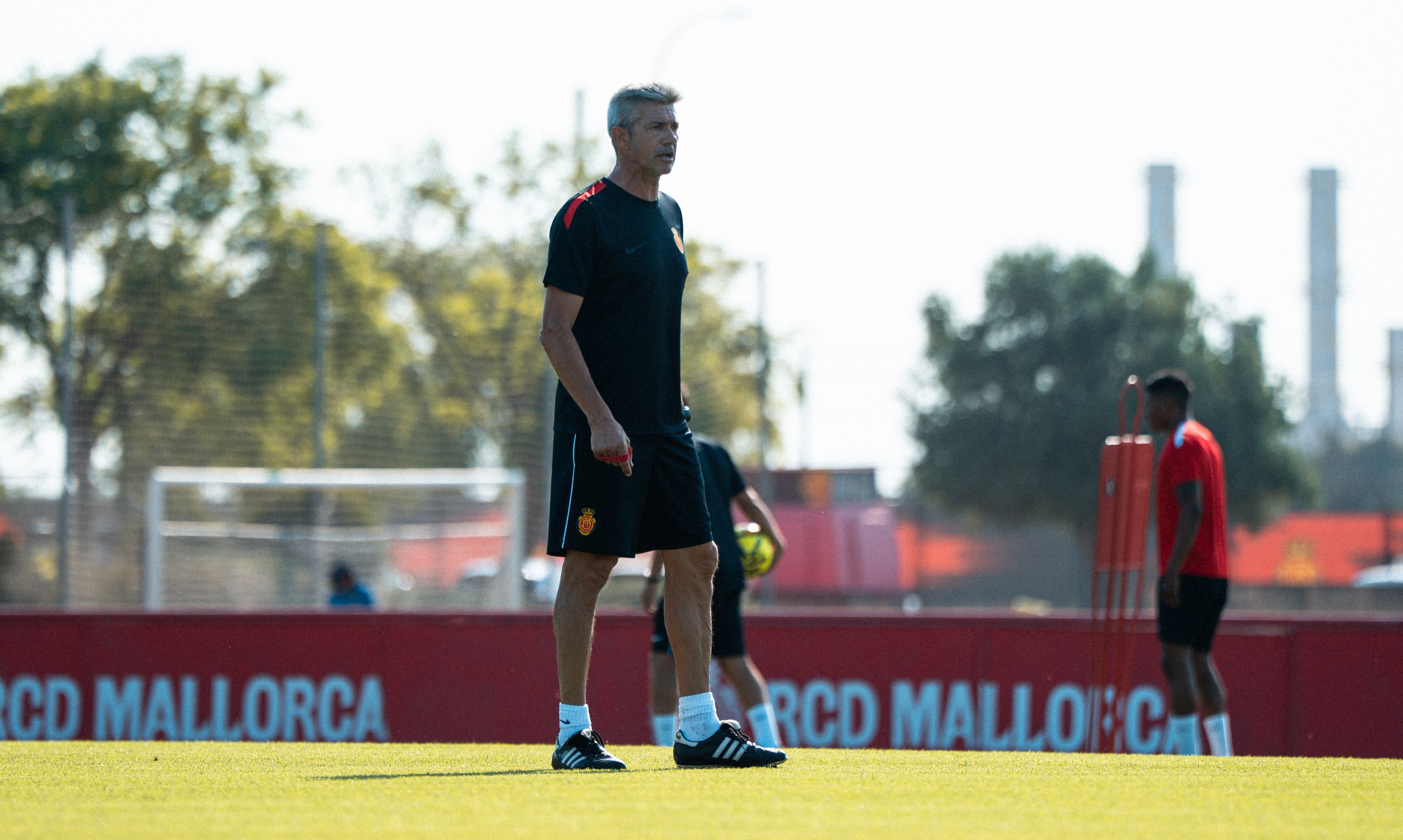 Pep Lluís Martí, nuevo entrenador del Mallorca B, se marca como objetivo principal que sus jugadores puedan ascender al primer equipo Pep Lluís Martí, nuevo entrenador del Mallorca B, se marca como objetivo principal que sus jugadores puedan ascender al primer equipo