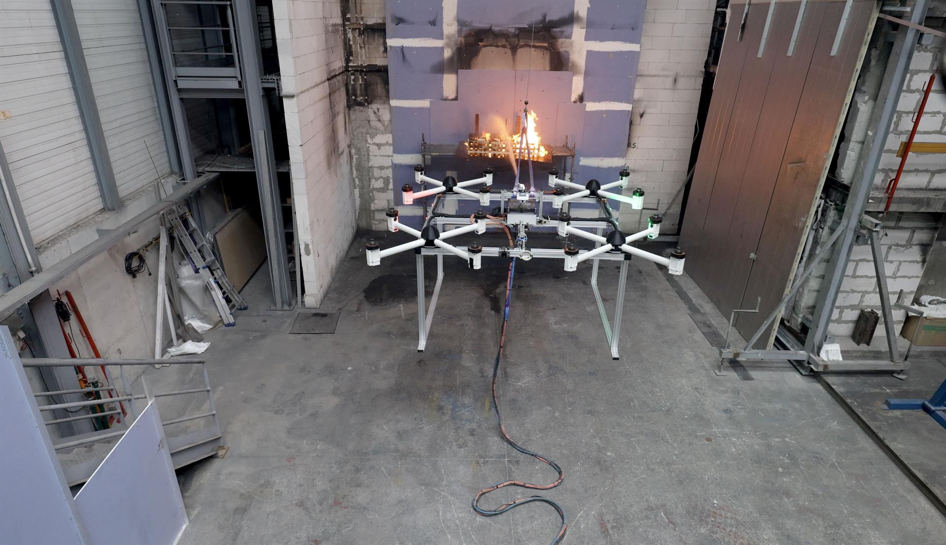 Tecnalia diseña un dron eléctrico para la extinción de incendios forestales capaz de descargas de hasta 600 kilos Tecnalia diseña un dron eléctrico para la extinción de incendios forestales capaz de descargas de hasta 600 kilos