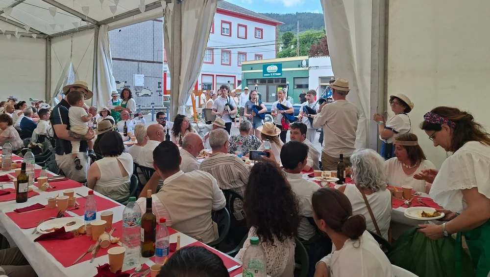 Esperan más de 200 personas para la comida de hermandad del domingo. Esperan más de 200 personas para la comida de hermandad del domingo.