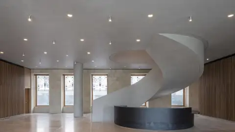 Sala de exposición del edificio Faro Santander Sala de exposición del edificio Faro Santander
