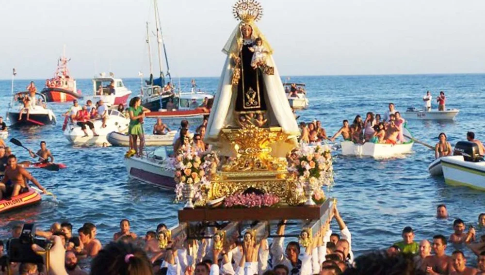 Imagen de archivo de la procesión marinera de la Virgen del Carmen Imagen de archivo de la procesión marinera de la Virgen del Carmen