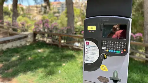 Máquina del aparacmiento regulado de la ORA en Elche. Máquina del aparacmiento regulado de la ORA en Elche.
