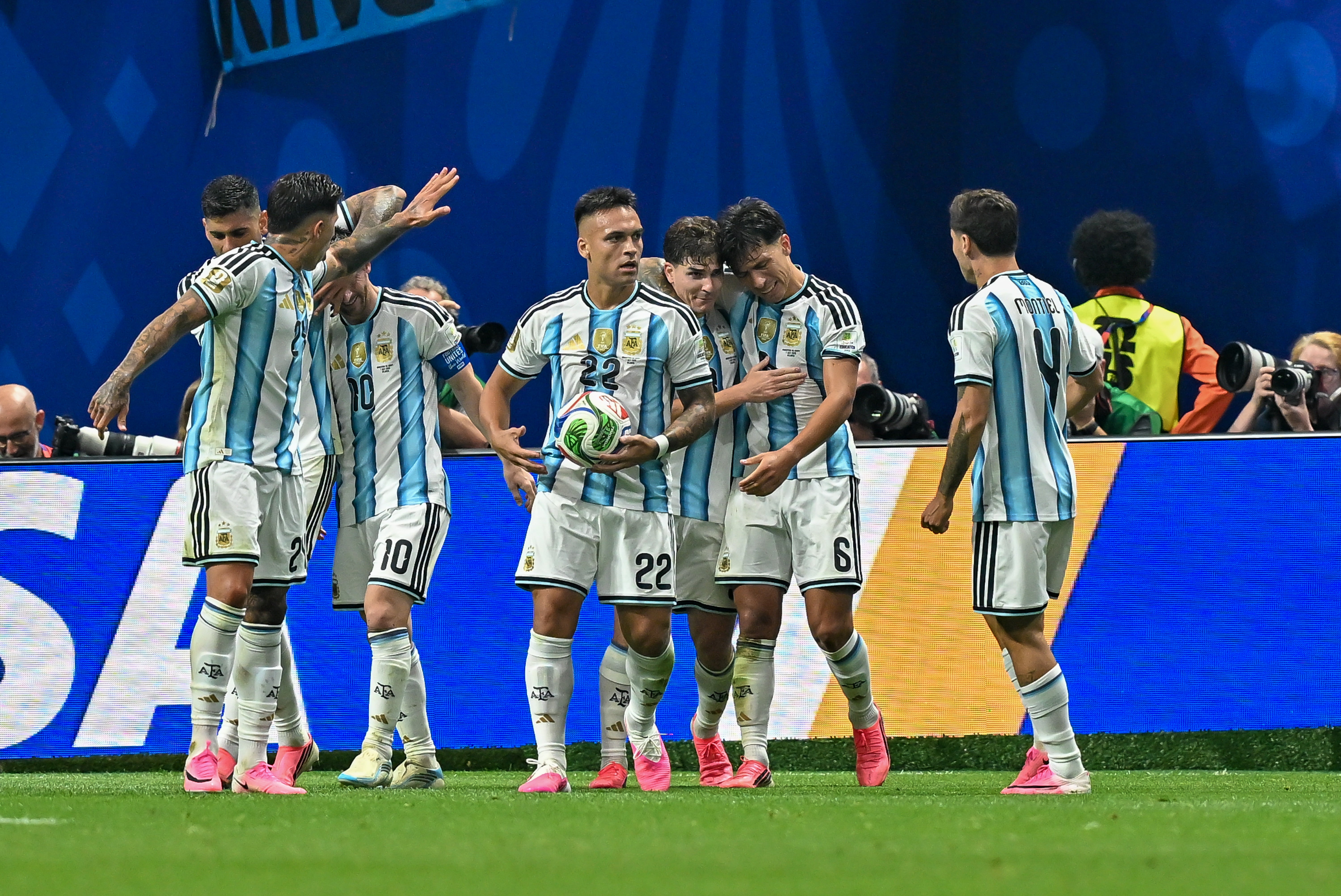 Alineación de Argentina hoy contra Inglaterra: Scaloni mantiene a Julián e introduce una novedad en el once Alineación de Argentina hoy contra Inglaterra: Scaloni mantiene a Julián e introduce una novedad en el once