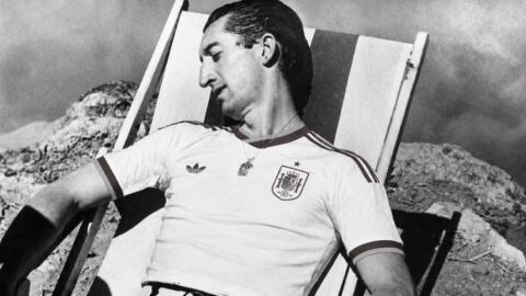 Manolete, con la camiseta de Espa&ntilde;a en un montaje con IA