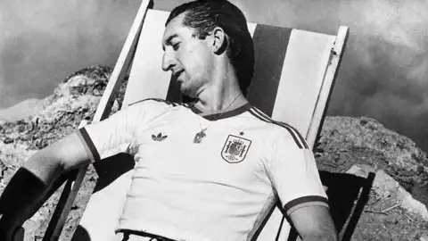 Manolete, con la camiseta de España en un montaje con IA Manolete, con la camiseta de España en un montaje con IA