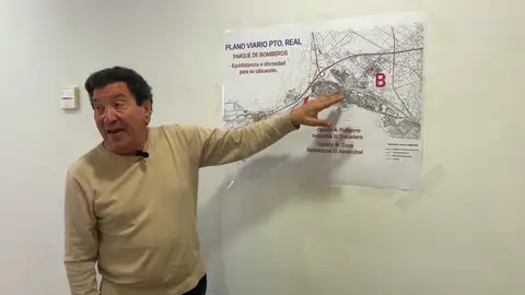 José Antonio Barroso, en una rueda de prensa en Puerto Real con vecinos José Antonio Barroso, en una rueda de prensa en Puerto Real con vecinos