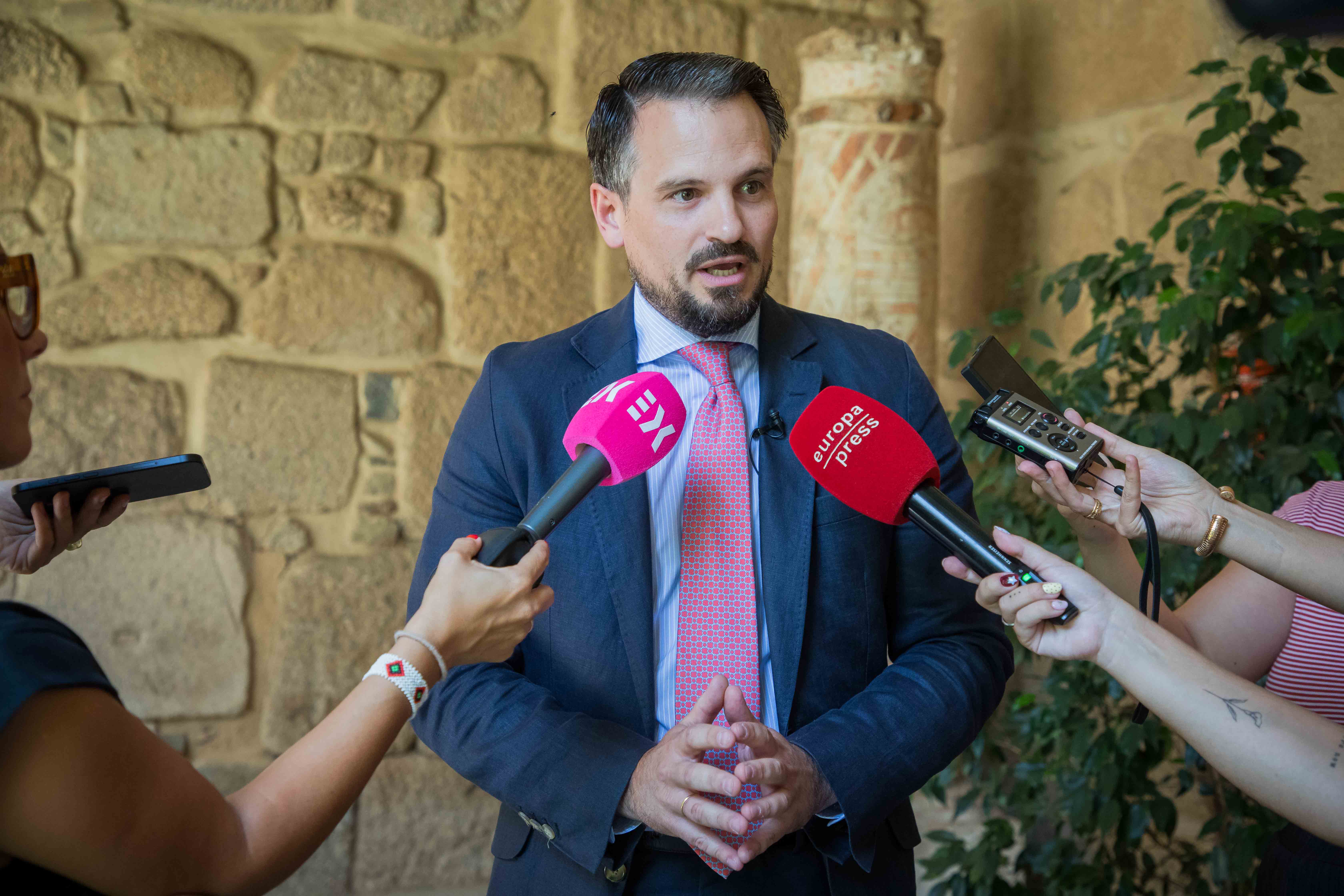 La Junta afirma que tras la condena al hermano del Presidente, Sánchez no tiene más opción que convocar elecciones generales La Junta afirma que tras la condena al hermano del Presidente, Sánchez no tiene más opción que convocar elecciones generales