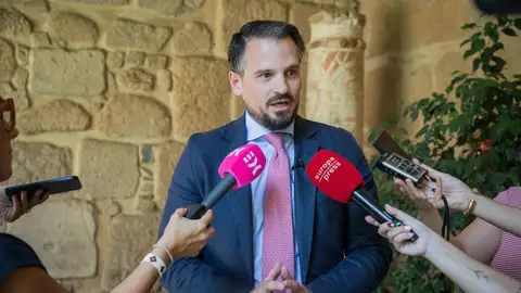 La Junta afirma que tras la condena al hermano del Presidente, Sánchez no tiene más opción que convocar elecciones generales La Junta afirma que tras la condena al hermano del Presidente, Sánchez no tiene más opción que convocar elecciones generales