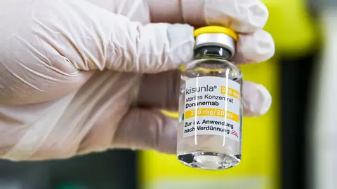 Sanidad vuelve a rechazar la financiación de los únicos tratamientos contra el Alzheimer Sanidad vuelve a rechazar la financiación de los únicos tratamientos contra el Alzheimer