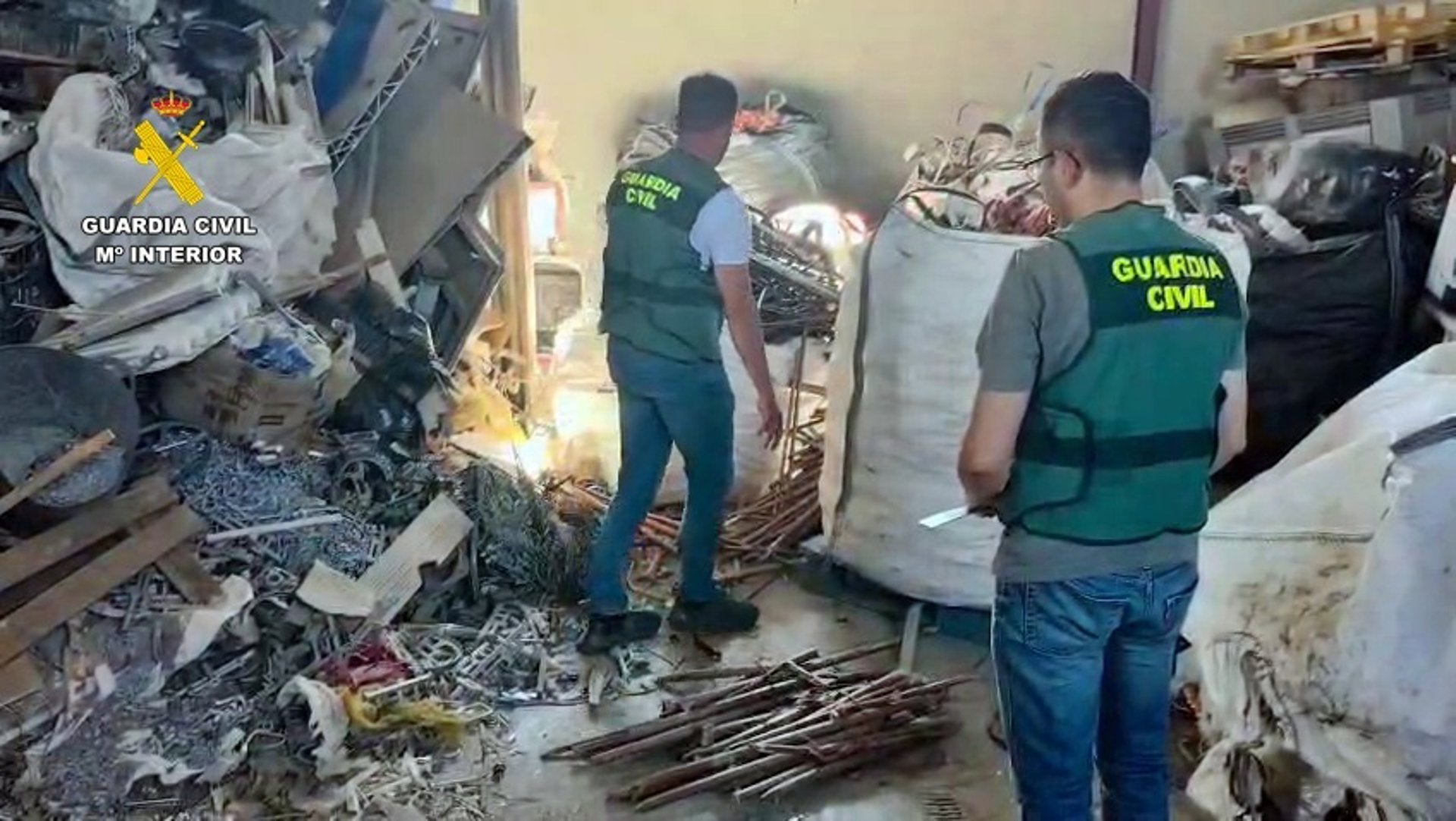 Un detenido y dos investigados por desvalijar un establecimiento sin actividad de Puebla de Sancho Pérez Un detenido y dos investigados por desvalijar un establecimiento sin actividad de Puebla de Sancho Pérez
