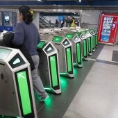 Imagen de archivo de los tornos de la estación de metro 'Moncloa' en la línea 6