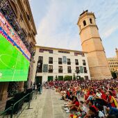 Pantalla gigante instalada en la plaza Mayor de Castelló
