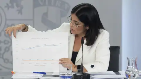 a ministra de Sanidad, Carolina Darias, en una rueda de prensa posterior al Consejo de Ministros, en el Palacio de la Moncloa, a 8 de noviembre de 2022, en Madrid (España). El Consejo de Ministros ha aprobado a propuesta del Ministerio de Derec a ministra de Sanidad, Carolina Darias, en una rueda de prensa posterior al Consejo de Ministros, en el Palacio de la Moncloa, a 8 de noviembre de 2022, en Madrid (España). El Consejo de Ministros ha aprobado a propuesta del Ministerio de Derec