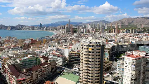 Benidorm hace efectivas las primeras sanciones por viviendas turísticas no autorizadas por valor de 100.000 euros Benidorm hace efectivas las primeras sanciones por viviendas turísticas no autorizadas por valor de 100.000 euros