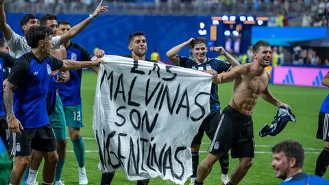 La posible sanción a la que se expone Lo Celso tras mostrar una pancarta de Las Malvinas La posible sanción a la que se expone Lo Celso tras mostrar una pancarta de Las Malvinas