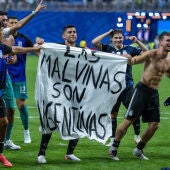 La posible sanción a la que se expone Lo Celso tras mostrar una pancarta de Las Malvinas