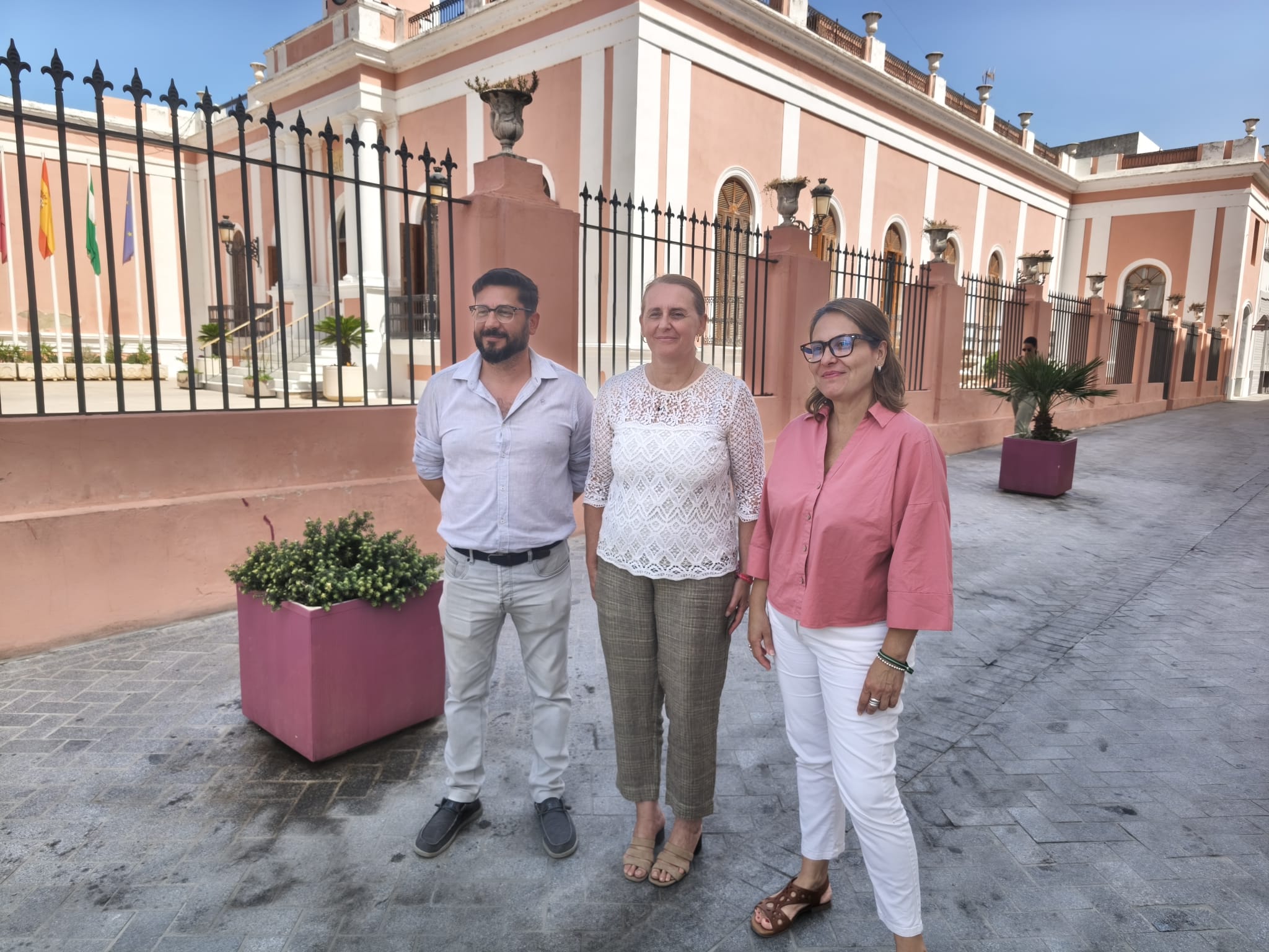 Aurora Salvador invita a José Antonio Barroso y a Adelante Andalucía a "integrarse" en la Confluencia de Izquierdas de Puerto Real Aurora Salvador invita a José Antonio Barroso y a Adelante Andalucía a "integrarse" en la Confluencia de Izquierdas de Puerto Real