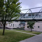 Clausurado de forma preventiva el uso del paso peatonal elevado del complejo judicial de Salesas por seguridad Clausurado de forma preventiva el uso del paso peatonal elevado del complejo judicial de Salesas por seguridad