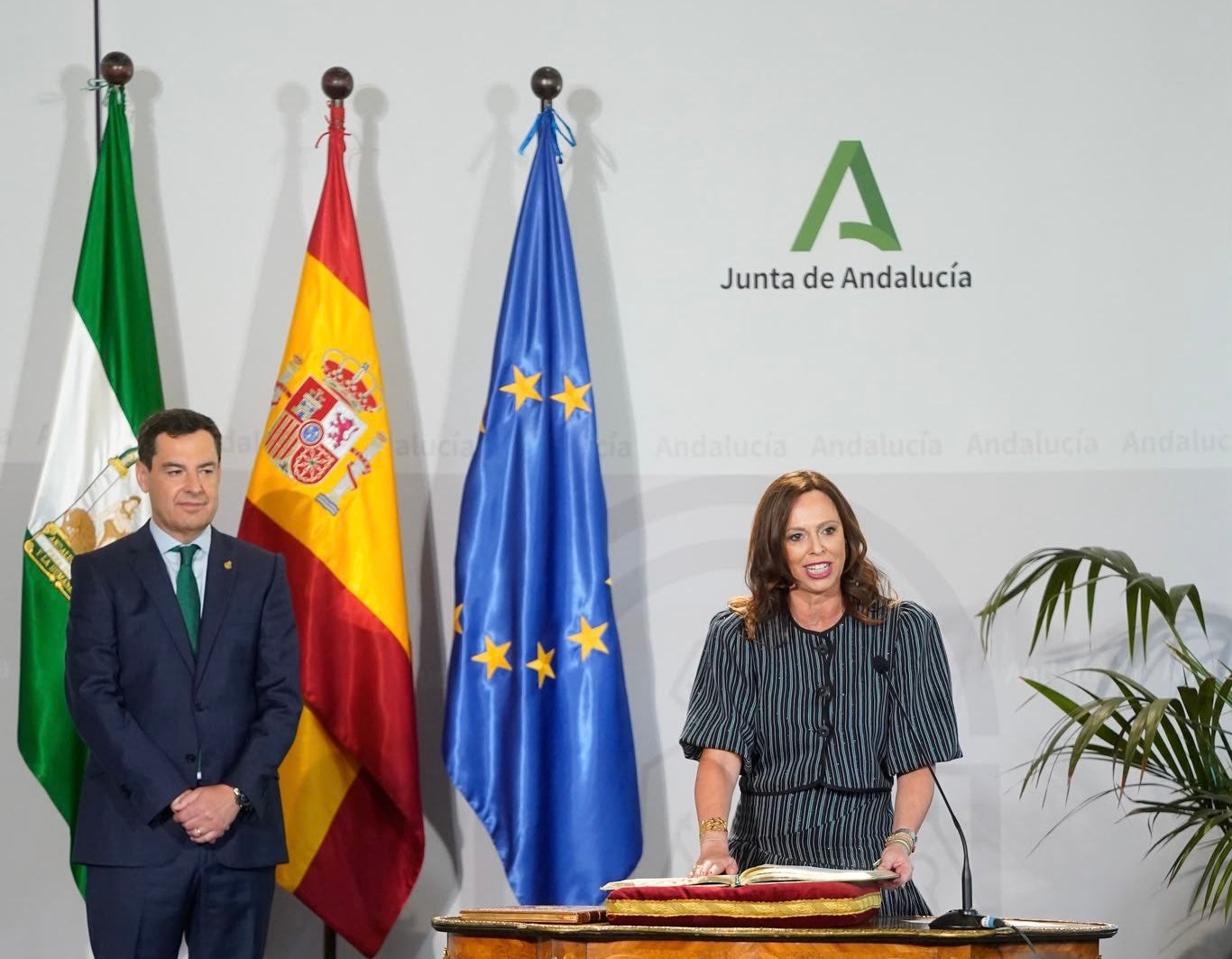 Rocío Díaz jura su cargo y Granada mantiene su representación en el Consejo de Gobierno de la Junta de Andalucía Rocío Díaz jura su cargo y Granada mantiene su representación en el Consejo de Gobierno de la Junta de Andalucía