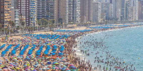 La Marina Baixa, en alerta roja por riesgo extremo de incendios forestales mientras el interior roza los 40 grados La Marina Baixa, en alerta roja por riesgo extremo de incendios forestales mientras el interior roza los 40 grados
