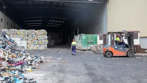 El traslado de basura de Ibiza a Mallorca ya ha empezado tras subsanar las incidencias en el barco. El traslado de basura de Ibiza a Mallorca ya ha empezado tras subsanar las incidencias en el barco.