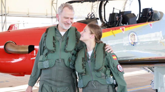 Imagen de archivo. Felipe VI y la Princesa Leonor realizan un vuelo de instrucci&oacute;n en la Academia General del Aire (AGA), en San Javier, Murcia