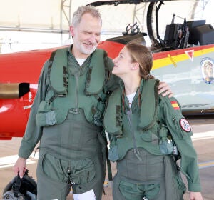 Imagen de archivo. Felipe VI y la Princesa Leonor realizan un vuelo de instrucci&oacute;n en la Academia General del Aire (AGA), en San Javier, Murcia